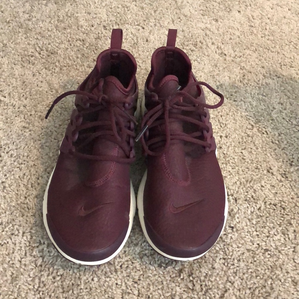 Maroon Nike Pegasus